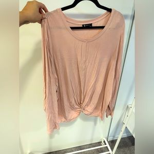 Women’s plus size long sleeve ribbed top with knotted front. Size 2XL